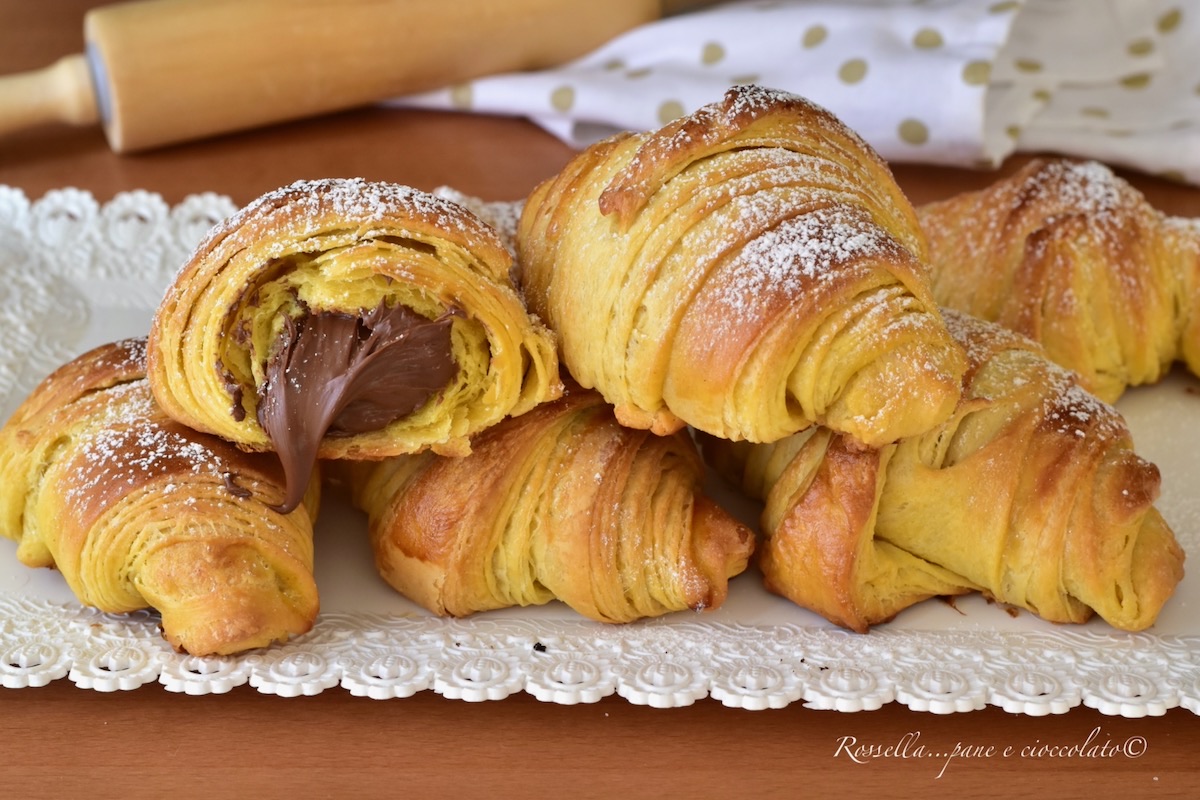Cornetti filled with chocolate cream